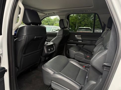 Used 2025 Ford Expedition Max Platinum AWD/4WD image 13