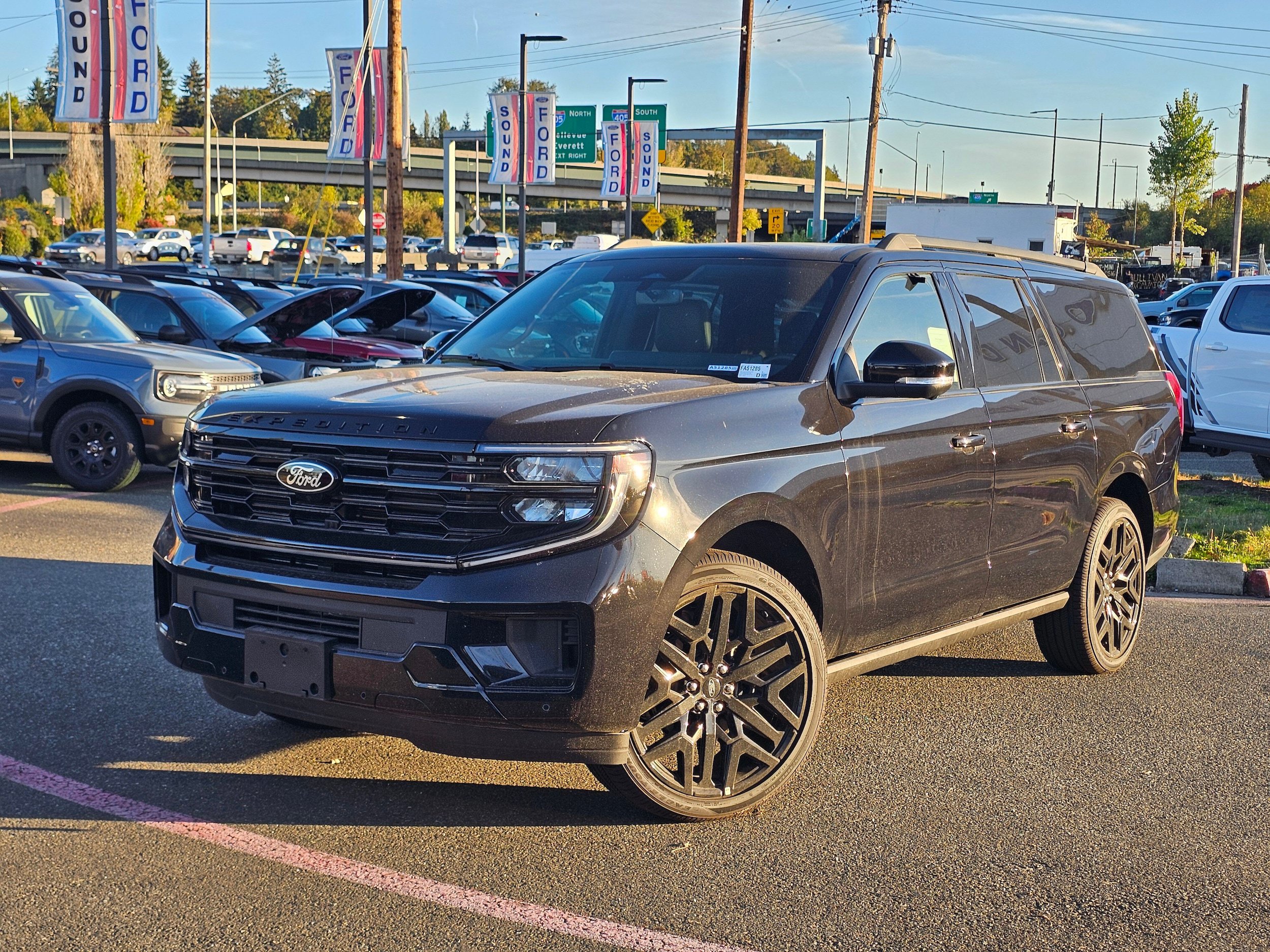 New 2026 Ford Expedition Max Platinum w/ Stealth Performance Package AWD/4WD image 1