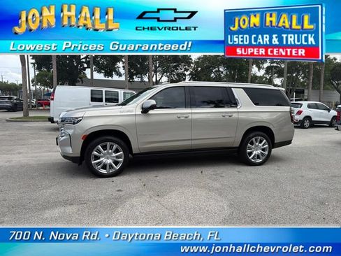 Used 2023 Chevrolet Suburban High Country AWD/4WD image 3