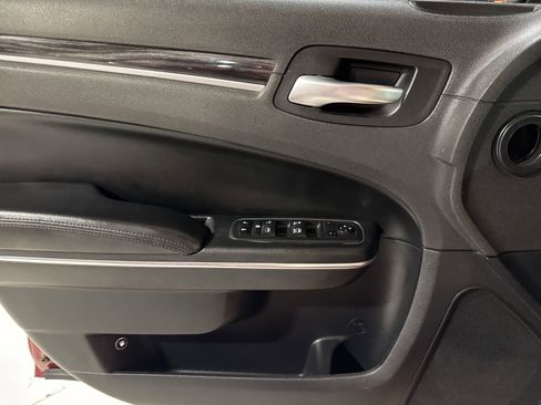 Used 2017 Chrysler 300 Limited image 16