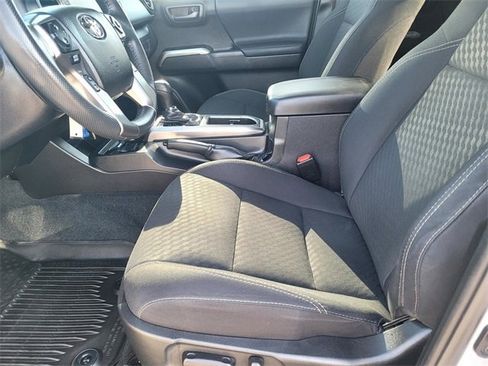 Used 2021 Toyota Tacoma SR5 w/ Trail Edition image 16