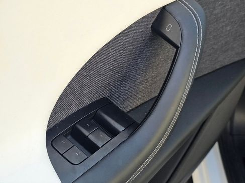 Used 2023 Tesla Model X image 30