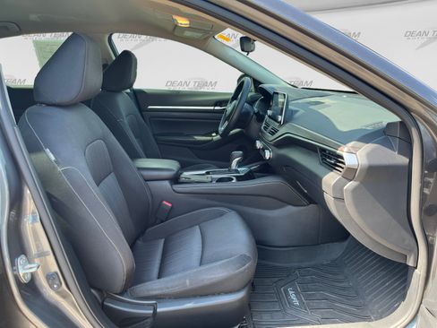 Used 2023 Nissan Altima 2.5 SV FWD image 17