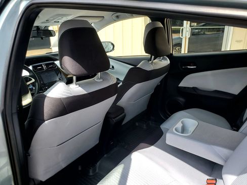 Used 2017 Toyota Prius Three w/ Carpet Mat Package FWD image 33