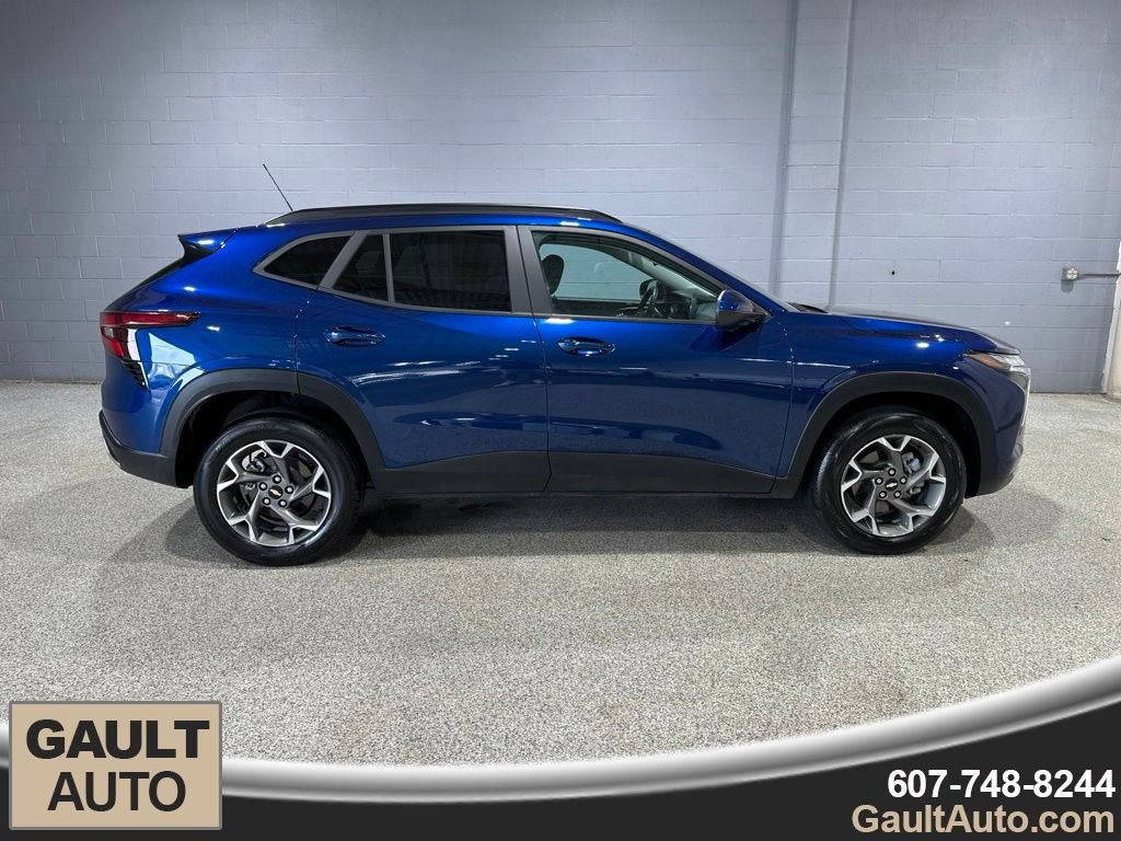Certified 2024 Chevrolet Trax LT w/ Driver Confidence Package FWD image 2