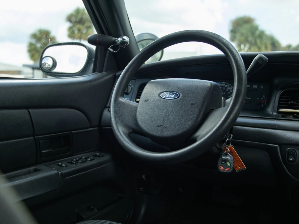 Used 2005 Ford Crown Victoria Police Interceptor RWD image 17