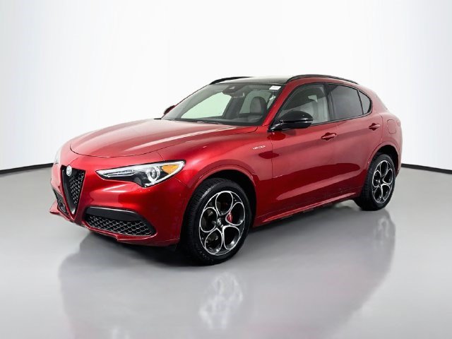 Used 2023 Alfa Romeo Stelvio Veloce AWD/4WD image 4