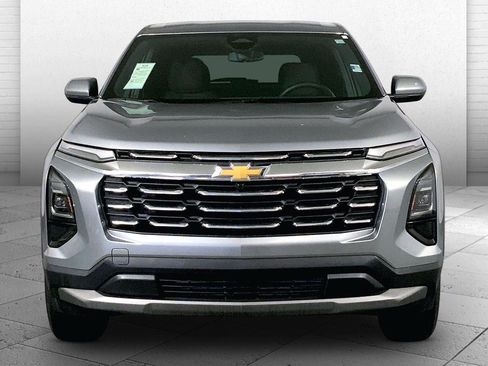Used 2026 Chevrolet Equinox LT FWD image 2
