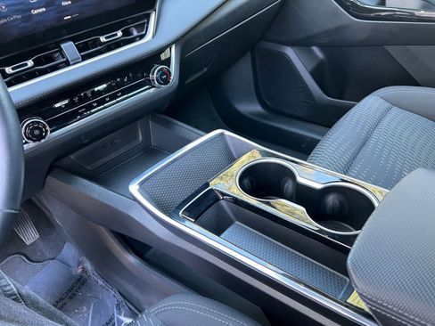 Used 2025 Chevrolet Equinox LT image 35