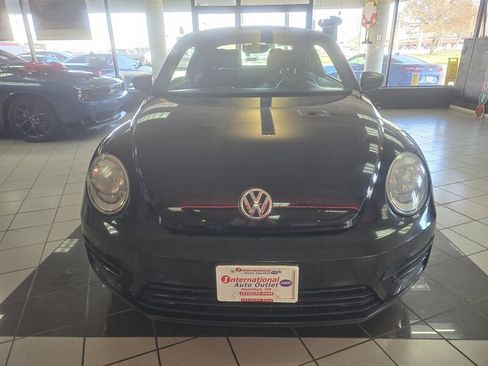 Used 2018 Volkswagen Beetle 2.0T Coast image 2