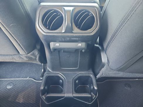 Used 2021 Jeep Wrangler Unlimited Sport AWD/4WD image 28
