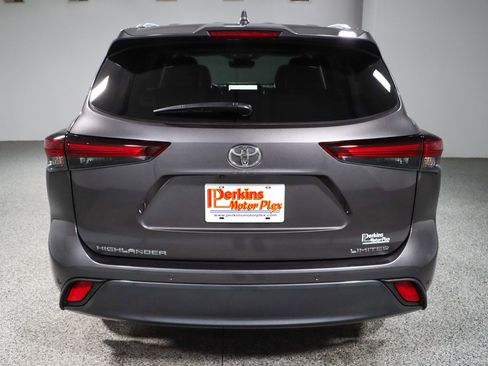 Used 2024 Toyota Highlander Limited image 8