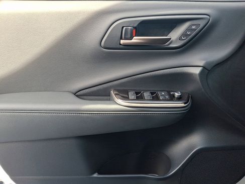 Used 2025 Toyota Crown Signia image 9