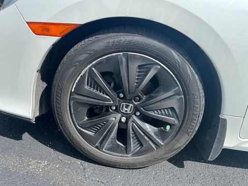Used 2019 Honda Civic EX image 9