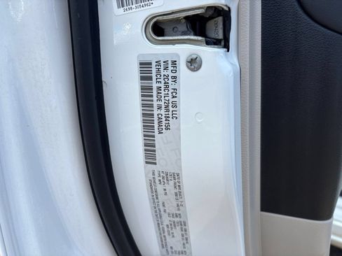 Used 2022 Chrysler Pacifica Touring-L FWD image 32