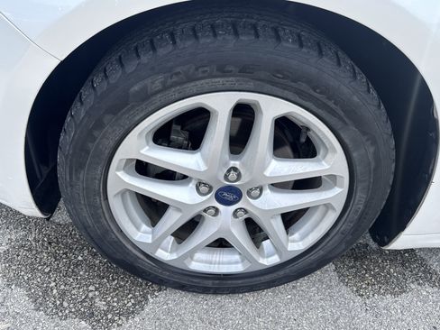 Used 2015 Ford Fusion SE image 9