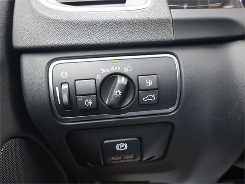 Used 2015 Volvo V60 T5 Premier image 25