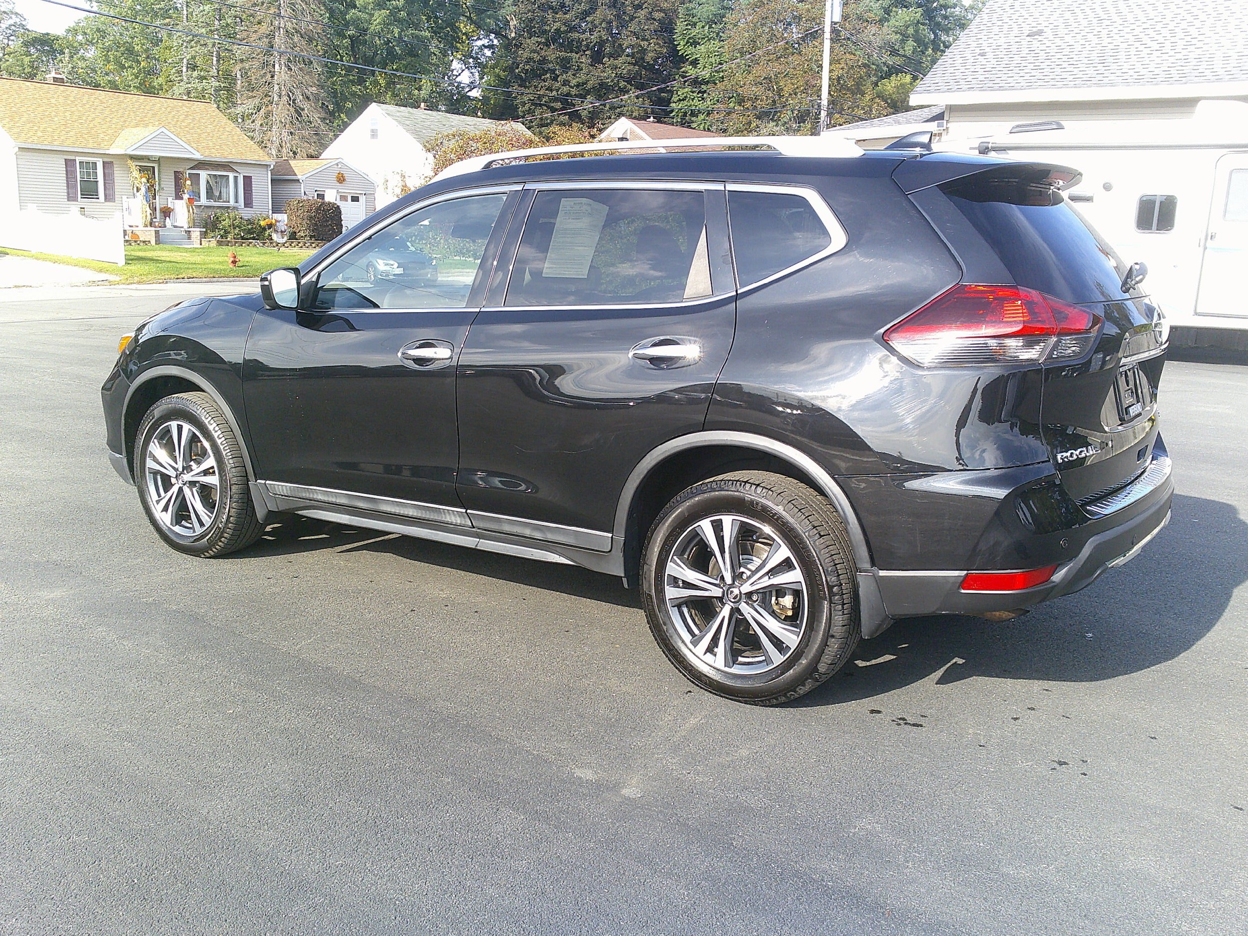 Used 2019 Nissan Rogue SV w/ Premium Package AWD/4WD image 11
