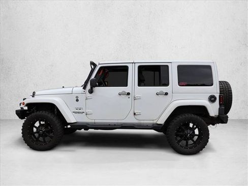 Used 2016 Jeep Wrangler Unlimited Sahara w/ Max Tow Package AWD/4WD image 8