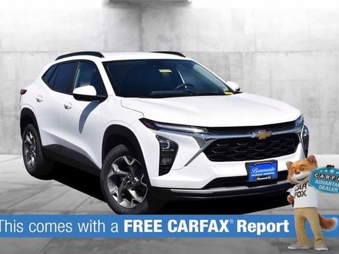 Used 2025 Chevrolet Trax LT w/ LT Convenience Package FWD image 2