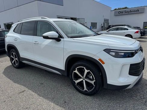 New 2025 Volkswagen Tiguan SE AWD/4WD image 3