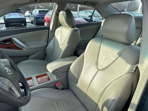 Used 2011 Toyota Camry image 14
