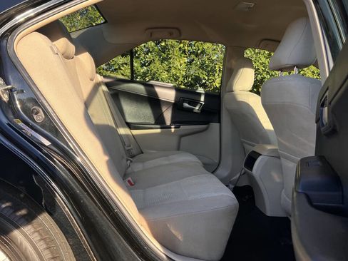 Used 2014 Toyota Camry L image 19