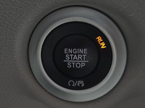 Used 2024 Chrysler Pacifica Touring-L FWD image 24