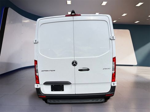 Used 2025 Mercedes-Benz Sprinter 2500 image 3