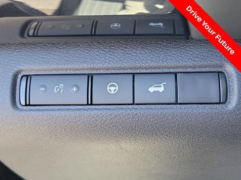 Certified 2025 Nissan Pathfinder SV FWD image 18