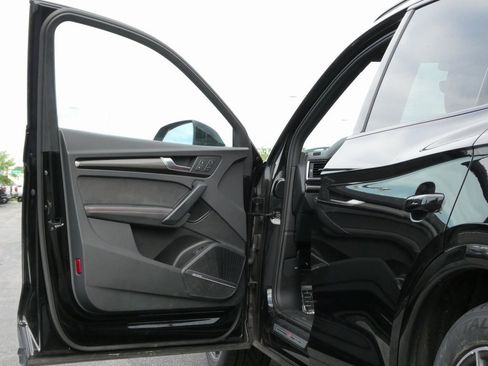 Used 2022 Audi SQ5 Prestige w/ Prestige Package image 34