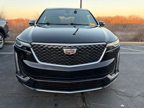Used 2023 Cadillac XT6 Premium Luxury image 3