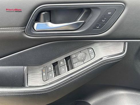 Certified 2025 Nissan Rogue SL w/ Tech Package AWD/4WD image 30