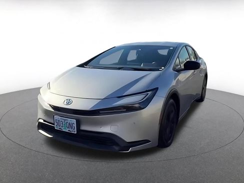 Used 2025 Toyota Prius LE image 4