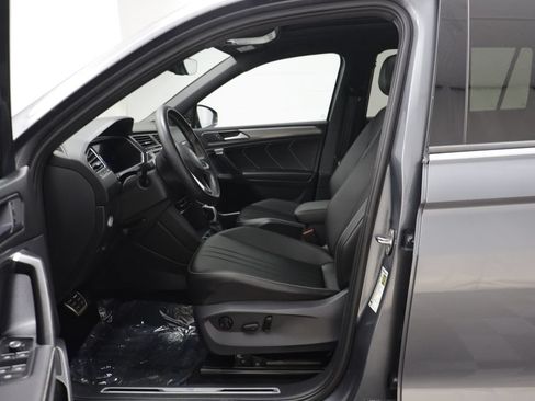 Certified 2023 Volkswagen Tiguan SE R-Line FWD image 5