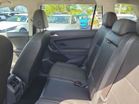 Used 2018 Volkswagen Tiguan SEL image 27