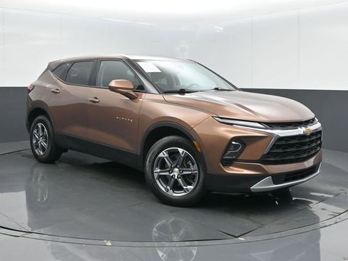 Used 2023 Chevrolet Blazer LT w/ Driver Confidence Package AWD/4WD image 3