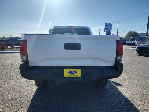 Used 2019 Toyota Tacoma SR image 4