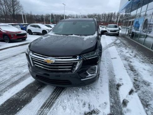 Certified 2023 Chevrolet Traverse LT w/ Rear Camera Mirror Package image 3