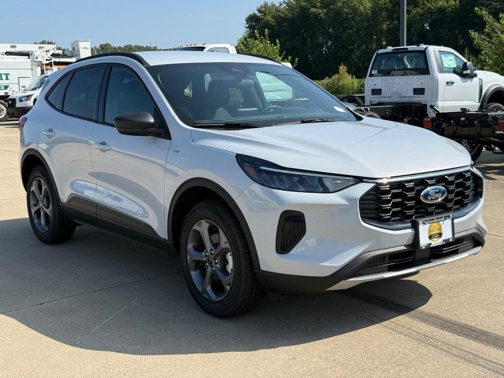 New 2026 Ford Escape ST-Line w/ Cold Weather Package AWD/4WD image 3