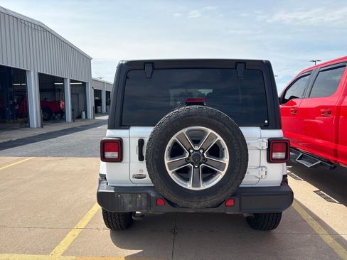 Used 2020 Jeep Wrangler Unlimited Sahara AWD/4WD image 4