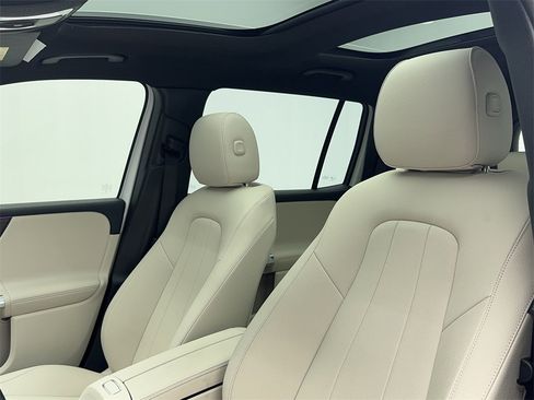 Used 2025 Mercedes-Benz GLB 250 w/ Exclusive Package image 35