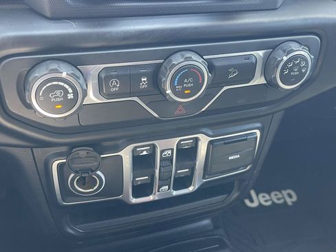 Used 2018 Jeep Wrangler Unlimited Sport S AWD/4WD image 28
