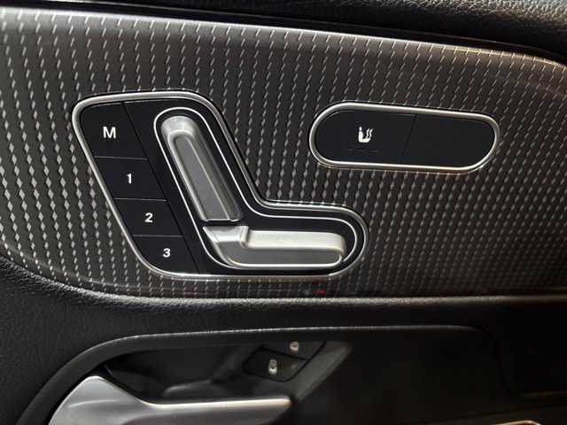 Used 2021 Mercedes-Benz GLB 250 4MATIC image 33