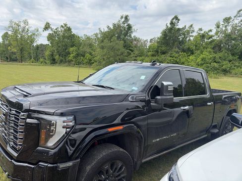 Used 2025 GMC Sierra 2500 Denali Ultimate AWD/4WD image 1