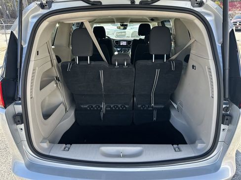 Used 2023 Chrysler Voyager LX image 18