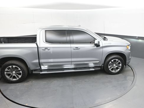 Used 2025 Chevrolet Silverado 1500 High Country AWD/4WD image 37