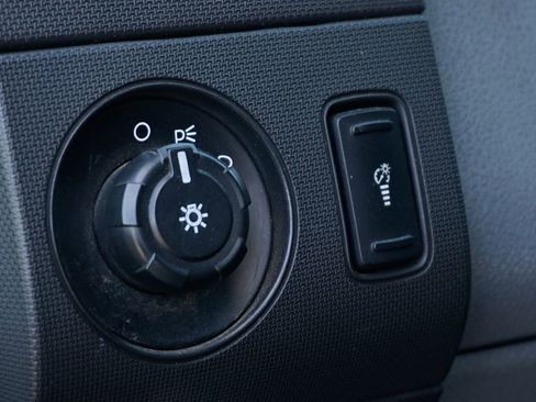 Used 2015 Ford F650 2WD Crew Cab Super Duty image 26