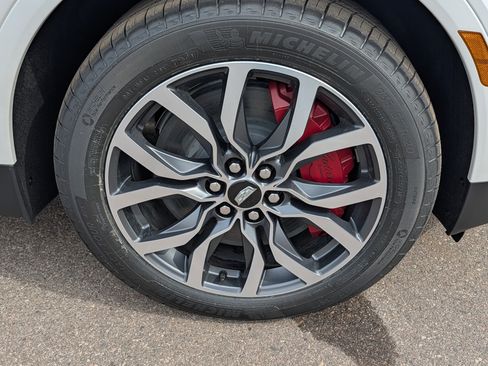 Used 2026 Cadillac XT5 Sportv w/ LPO, Onyx Lite Package AWD/4WD image 13
