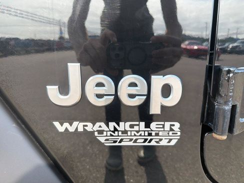 Used 2020 Jeep Wrangler Unlimited Sport AWD/4WD image 17
